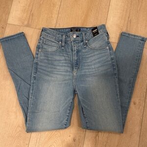 NWT Abercrombie & Fitch Light Blue Women's High Rise Curve Skinny Jeans 25 Short